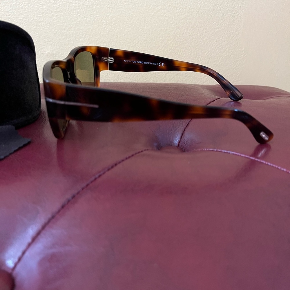 New Tom Ford Sunglasses with Case and Cloth. - Picture 8 of 11